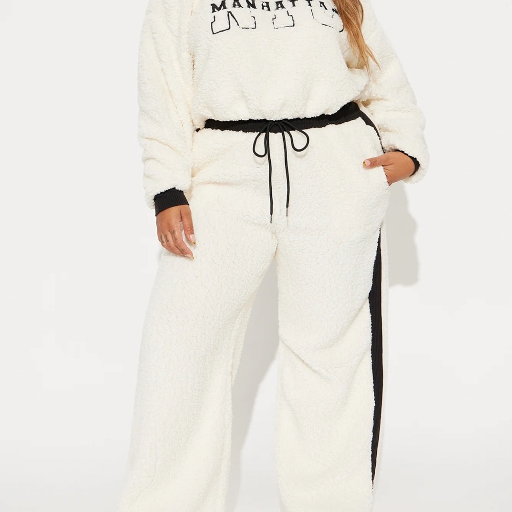 Fashion Nova Cream and Black Lounge Set